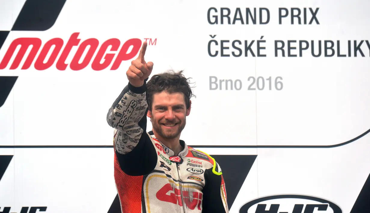 Pebalap asal Inggris, Cal Crutchlow menempati urutan ketiga Trending Riders dengan mengoleksi 8% total mention jelang Grand Prix di Sirkuit Phillip Island, Australia. (AFP/Michal Cizek)