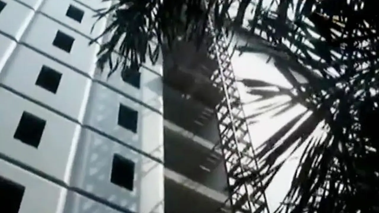 Lift Jatuh di Solo