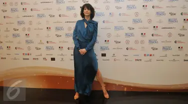 Aktris asal Prancis yang menjadi kekasih karakter ternama James Bond, dalam serial film 007 "The World is Not Enough", Sophie Marceau melakukan sesi foto saat menghadiri gala dinner Prancis-Indonesia di Jakarta, Minggu (20/3). (Liputan6.com/Johan Tallo)