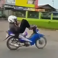 Sepertinya pria ini hidupnya terlalu santai deh. Lihat saja aksinya dalam video ini. (Foto: Instagram)