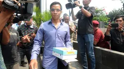 Putra terpidana kasus korupsi e-KTP Setya Novanto, Rheza Herwindo usai menjalani pemeriksaan oleh penyidik di Gedung KPK, Jakarta, Kamis (29/8/2019). Rheza Herwindo diperiksa sebagai saksi terkait kasus dugaan korupsi pengadaan e-KTP berbasis NIK Secara Nasional. (merdeka.com/Dwi Narwoko)