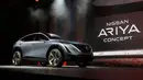 Mobil konsep Nissan Ariya dipamerkan kepada media saat sesi pratinjau Tokyo Motor Show di Tokyo, Jepang, Rabu (23/10/2019). (AP Photo/Kiichiro Sato)