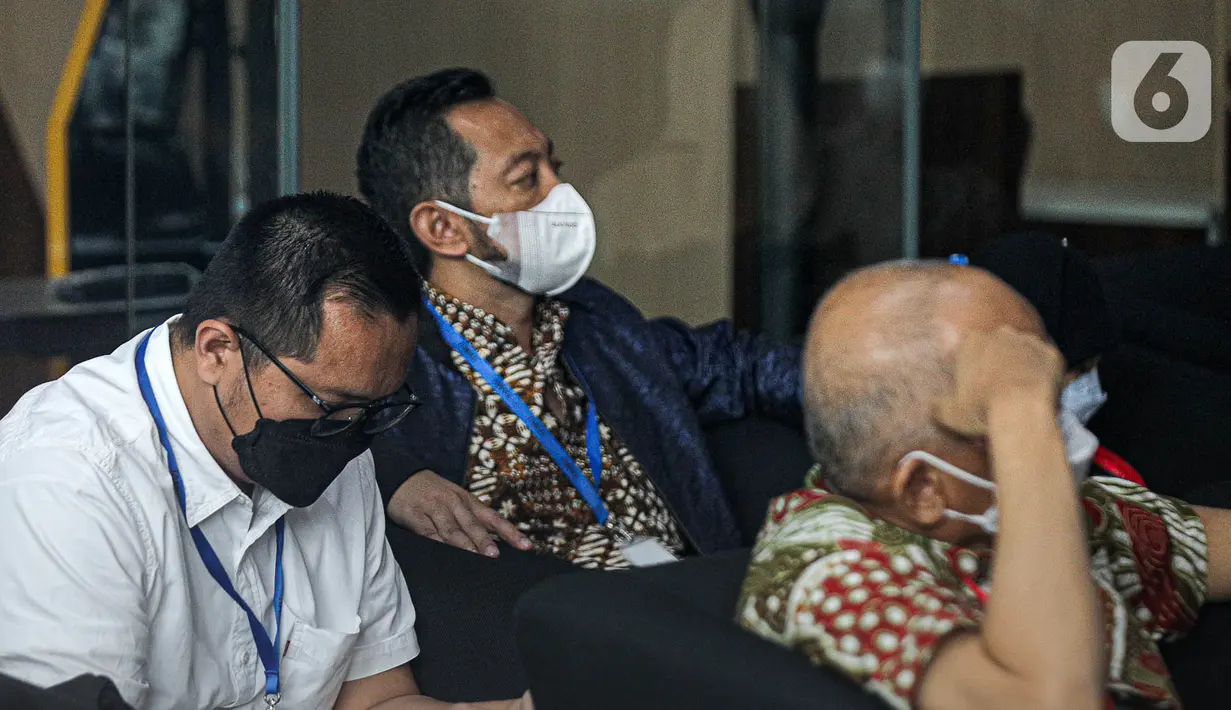 Kepala Bea-Cukai Makassar Andhi Pramono menunggu di ruang tamu di Gedung KPK, Jakarta, Selasa (14/3/2023). Dikutip dari LHKPN KPK, Andhi Pramono memiliki kekayaan Rp 13.753.365.726 atau Rp 13,75 miliar. Ia menyampaikan LHKPN tersebut pada 16 Februari 2022 untuk laporan periodik 2021. Dalam LHKPN disebutkan, Andhi menjabat sebagai Kepala Kantor di unit kerja Direktorat Jenderal Bea dan Cukai. Ia menduduki jabatan sebagai Kepala Bea Cukai Makassar. (Liputan6.com/Faizal Fanani)