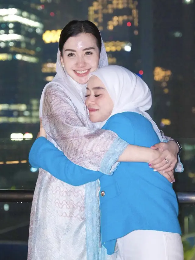 Novita Hardini Istri Bupati Trenggalek,  (@novitamochamad)