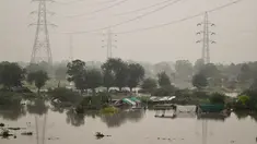 Pandangan umum menunjukkan daerah dataran rendah yang terendam banjir di dekat Sungai Yamuna setelah meluap akibat hujan monsun, di New Delhi pada 11 Juli 2023.