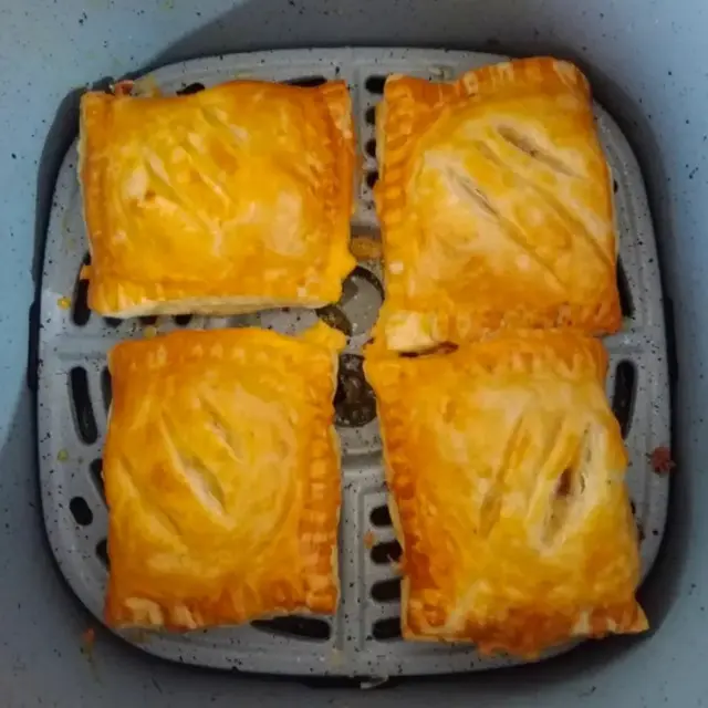 Resep curry puff untuk hampers Lebaran. (dok. Cookpad @meena_1122)