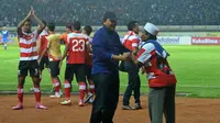 Madura United berencana mendirikan koperasi pertama di Indonesia untuk suporter. (Bola.com/Fahrizal Arnas)