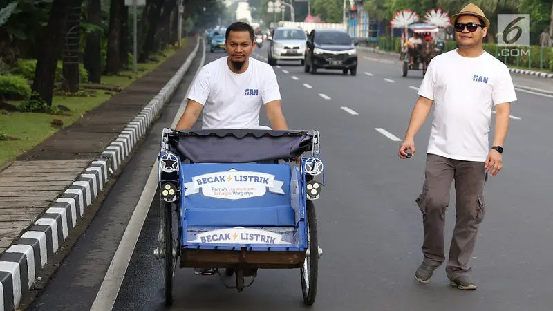 Putra Amien Rais Beri Prototipe Becak Listrik untuk Anies