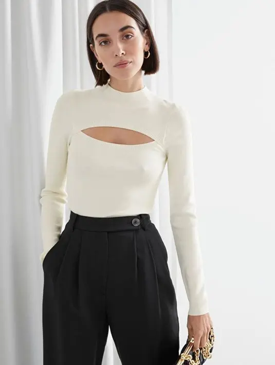 <p>Skin flashing menghadirkan keunikan tersendiri pada potongan sweater yang identik dengan gaya klasik. [Foto: Pinterest]</p>