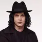 Kanye West pernah meminta Jack White untuk menjadi tamu di album Yeezus.