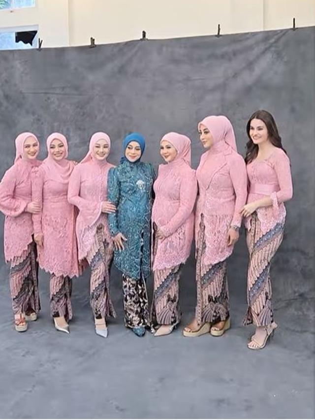 8 Potret Tamu Artis di Gender Reveal Lesti Kejora, Geng Mamayu Bak Bridesmaid