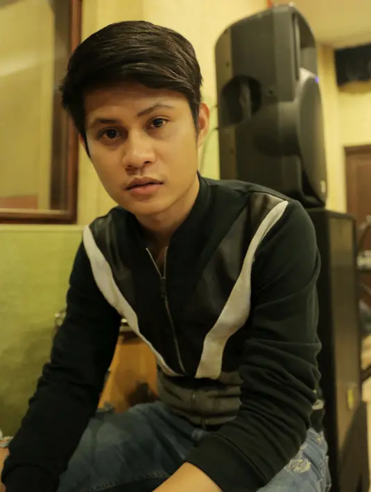 Esal Revano dan Meivin Malelak akan menggelar konser pada 7 September 2016 mendatang di Exodus, Kuningan. Esal mengaku beruntung lantaran mendapat dukungan dari penyanyi Inul Daratista dan Ari Wibowo. (Andy Masela/Bintang.com)