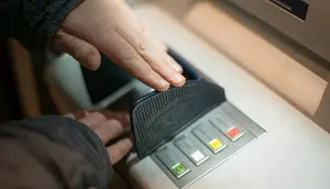 27 Juni 1967: ATM Pertama di Dunia Mulai Beroperasi