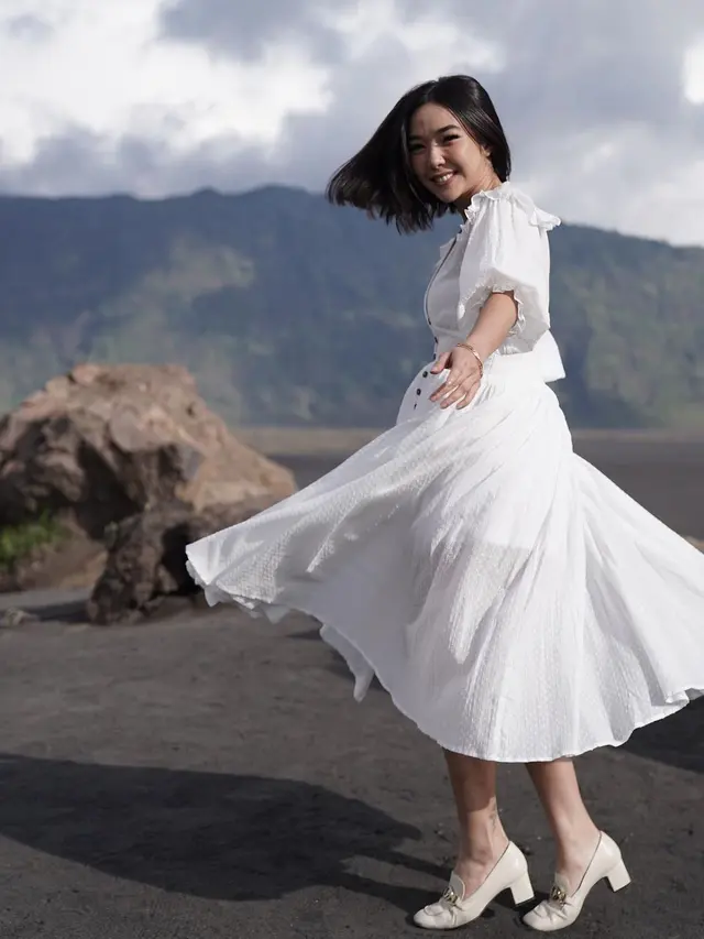 Jadi Model Video Klip, Ini 6 Momen Gisel Saat Berada di Gunung Bromo