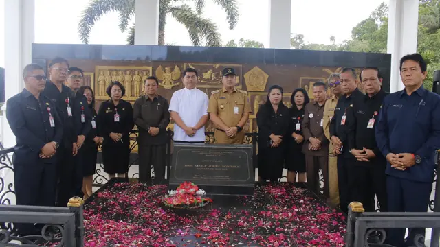 Gubernur Olly Dondokambey dan Wagub Steven Ziarah ke Makam Para Pendahulu