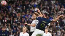 Gol Mbappe membuat skuad Prancis semakin bersemangat. Giroud pun sukses menambah keunggilan Les Bleus lewat golnya pada menit ke-65. (AFP/Franck Fife)