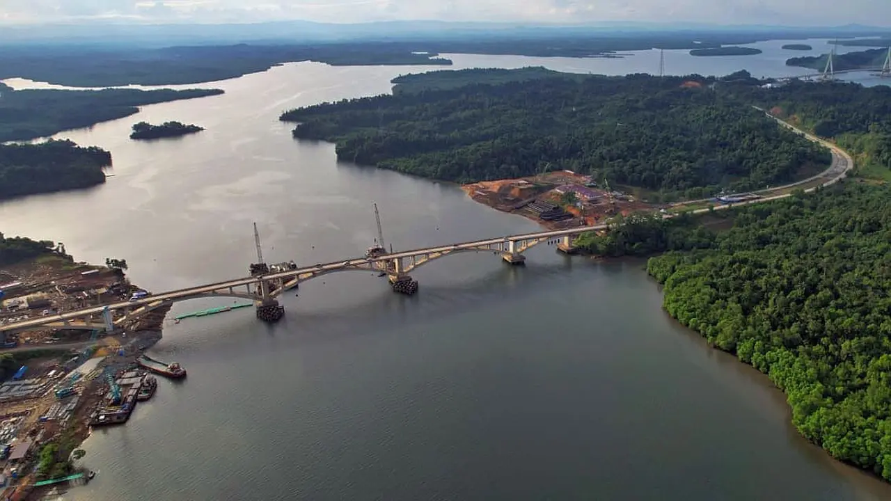 Kementerian PUPR membangun jembatan bentang pendek Pulau Balang di Kalimantan Timur. Ini adalah jembatan duplikasi yang menghubungkan Kota Balikpapan dengan Kabupaten Penajam Paser Utara. (Dok Kementerian PUPR)