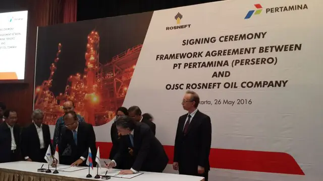 Penandatanganan kerja sama pembangunan kilang Tuban antara Pertamina dengan Rosneft.
