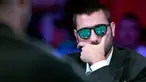 Dario Sammartino, dari Italia, bersaing di meja final selama World Series of Poker di kasino hotel Rio di Las Vegas (14/7/2019). Tabel final Poker Main Event 2019 World Series menyisakan sembilan pemain yang tersisa dalam pertarungan mendapatkan hadiah $ 10 juta. (Steve Marcus/Las Vegas Sun via AP)
