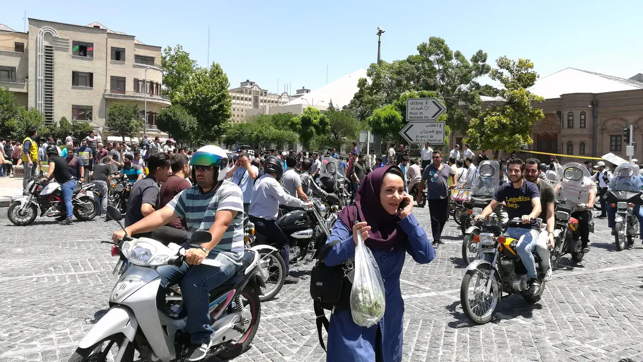 Parlemen Iran Diserang Pria Bersenjata Api