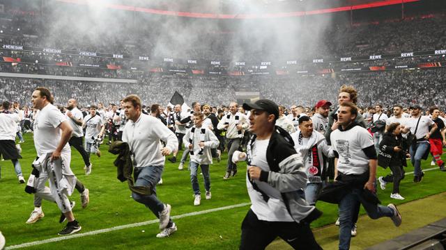 Foto: Teror Suporter Eintracht Frankfurt Berlanjut, Die Adler Bungkam West Ham dan Lolos ke Final Liga Europa