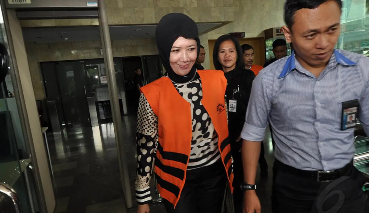 Masyitoh mengatakan pemeriksaan kali ini adalah untuk menandatangani berkas penyidikannya yang sudah selesai, Jakarta, Selasa (4/11/2014). (Liputan6.com/Miftahul Hayat)