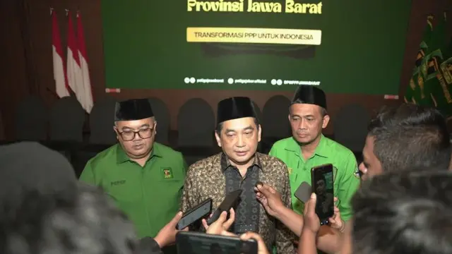 Mantan Menteri Perdagangan Agus Suparmanto, Plt Ketua DPW PPP Jawa Barat Pepep Saepul Hidayat (kiri)