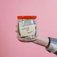 Memisahkan tujuan tabungan menjadi langkah awal agar rencana liburan tidak mengganggu kondisi finansial. (Foto/Dok: Pexels)