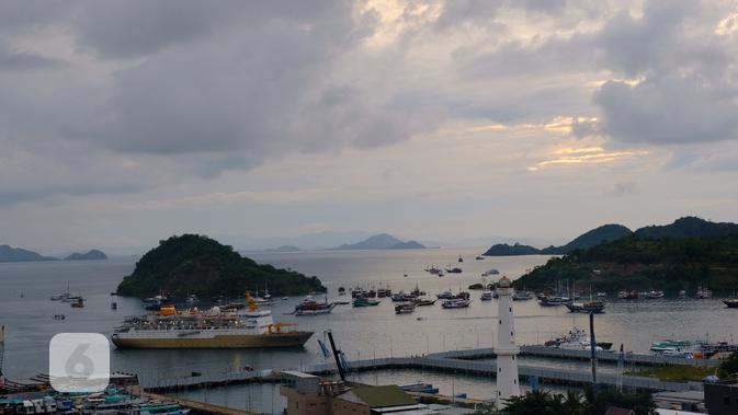 Aturan Baru Labuan Bajo: Kapal Wisata Wajib Sandar Malam Hari