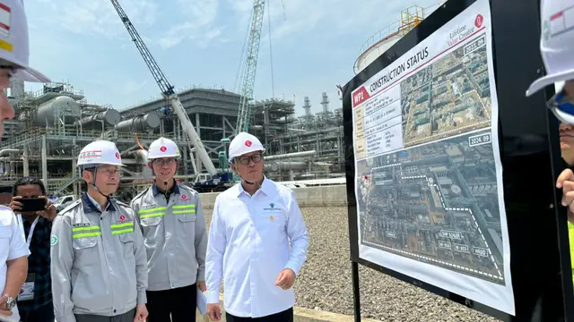 Menteri Investasi/Kepala BKPM Rosan P. Roeslani kunjungan kerja ke PT LCI, di Cilegon, Banten, Rabu (11/9/2024). (Foto: Liputan6.com/Tira Santia)