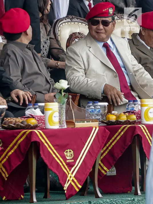 Mantan Danjen Kopassus, Prabowo Subianto menghadiri peringatan HUT ke-67 Komando Pasukan Khusus (Kopassus) di Lapangan Makopassus Cijantung, Jakarta Timur, Rabu (24/4/2019). Prabowo duduk di jajaran para mantan Danjen Kopassus. (Liputan6.com/Faizal Fanani)