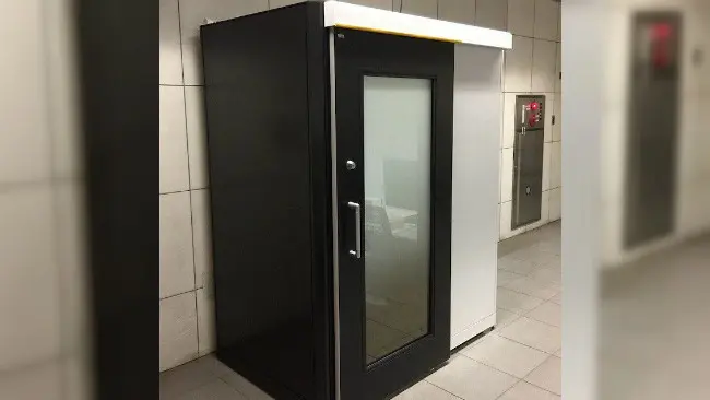 Bilik kantor personal di stasiun bawah tanah di Tokyo (supplied Fuji Xerox / Tokyo Subway via The Telegraph)