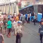 Badan Transjakarta masih melintang menutupi Jalan Gunung Sahari Raya, Jakarta. (Twitter TMC Polda Metro Jaya)