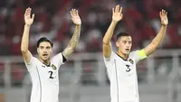 Bek Timnas Indonesia, Jay Idzes dan Kevin Diks. (Bola.com/Abdul Aziz)
