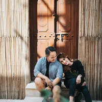 Momo Geisha dan sang suami, Nicola Reza Samudra. (Instagram/therealmomogeisha)