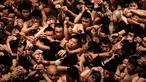 Sejumlah pria Jepang bertelanjang dada dalam acara Hadaka Matsuri atau Festival Pria Telanjang, Jepang, Sabtu (18/2). Mereka berdesakan untuk mendapatkan tongkat suci sebagai simbol keberuntungan. (AFP PHOTO / Behrouz MEHRI)