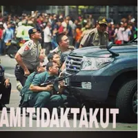 Inilah foto-foto yang memperlihatkan keberanian polisi Indonesia melawan teroris saat bom Sarinah. Bangga jadi Indonesia!
