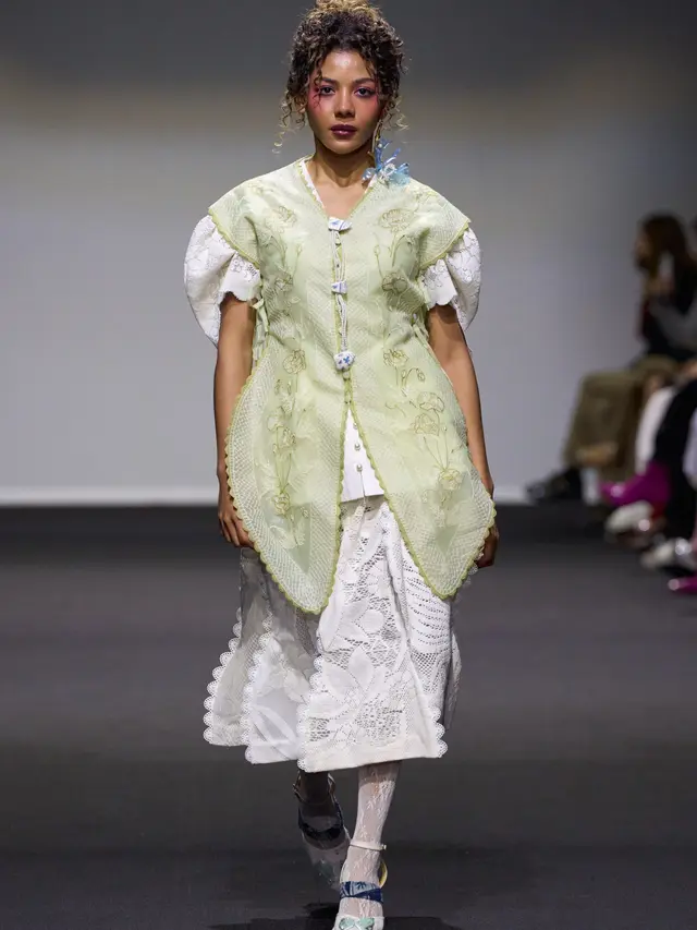 Zsa Zsa Utari sebagai salah satu model pada TOTON Dubai FashiON Week (Foto Dok: Make Over).