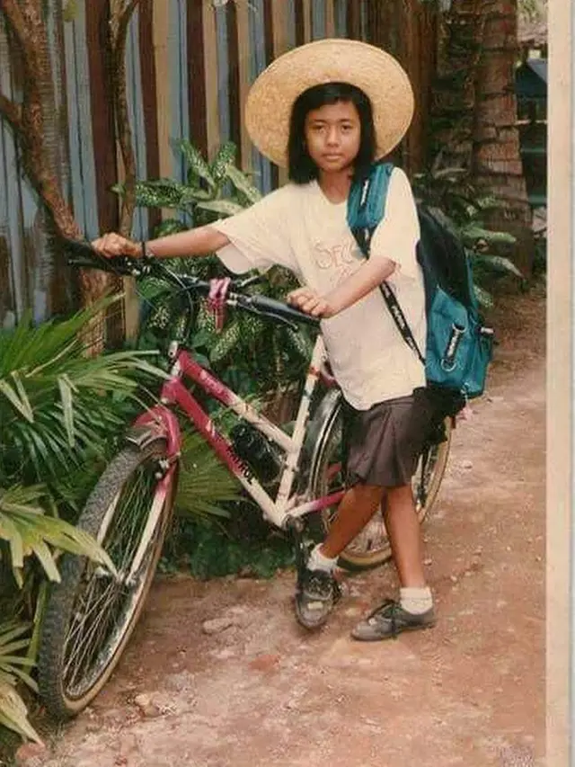 6 Potret Lawas Soimah saat Masih Sekolah, Nyentrik Sejak Kecil