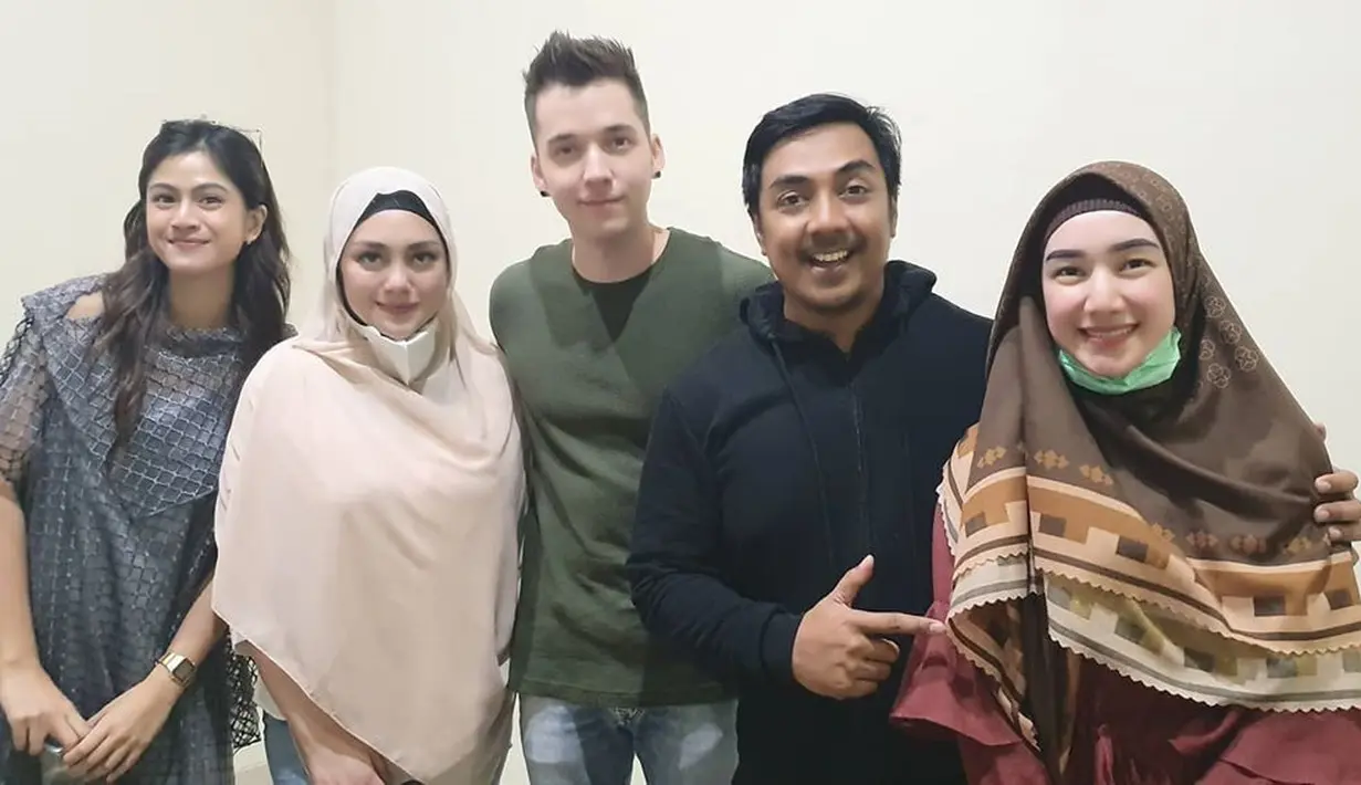 Celine Evangelista (Instagram/ustdzrizamuhammad)