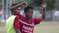 Saat usianya baru 23 tahun, Bayu Gatra sudah dipercaya untuk memperkuat timnas senior Indonesia. (Bola.com/Vitalis Yogi Trisna)