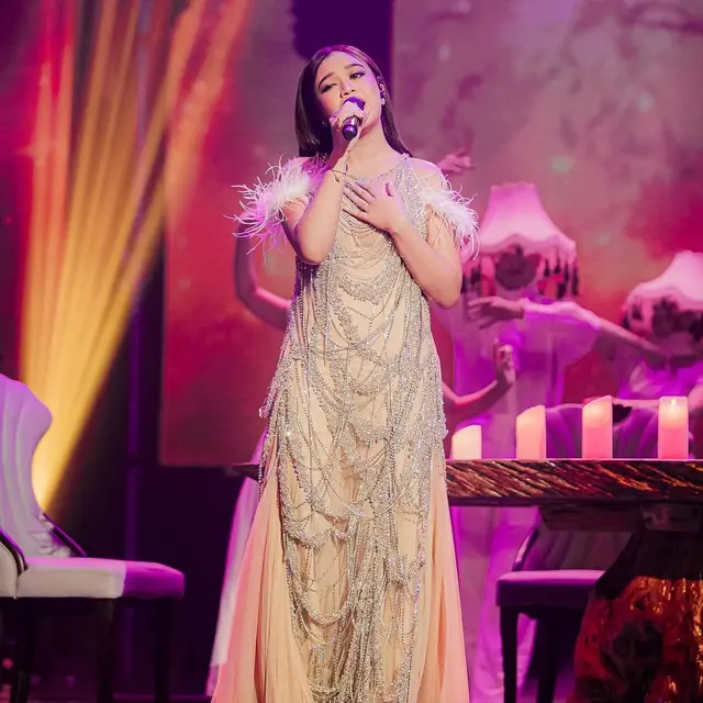 Tampil Mempesona dengan Dress Mewah