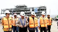 Menteri Koordinator Bidang Perekonomian Airlangga Hartarto usai meninjau lokasi Manyar Smelter Project di Kawasan Ekonomi Khusus (KEK) Java Integrated Industrial and Ports Estate (JIIPE) Gresik,  Jawa  Timur.