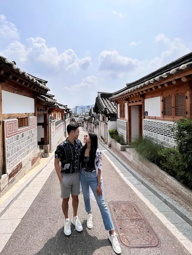 9 Potret Maudy Ayunda Mudik ke Korea Selatan Bareng Suami, Curi Perhatian