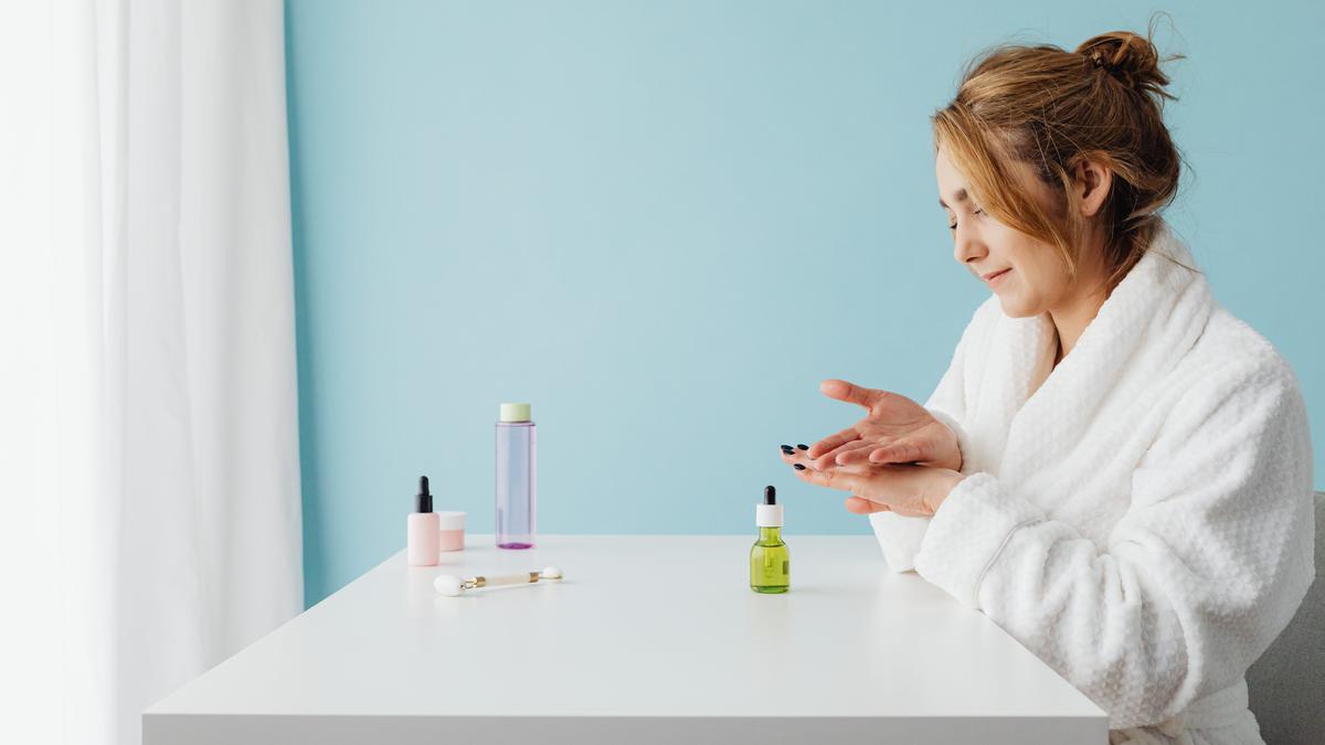 Keuntungan Skincare bagi Lansia, Kunci Kulit Sehat di Usia 60 Tahun ke Atas