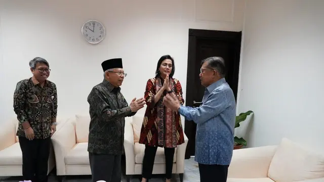 Keseruan Wapres Ma'ruf, Menkeu Sri Mulyani dan JK Praktikkan Salam Corona