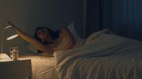 Ilustrasi membangun rutinitas tidur yang nyaman/copyright freepik.com/tirachardz