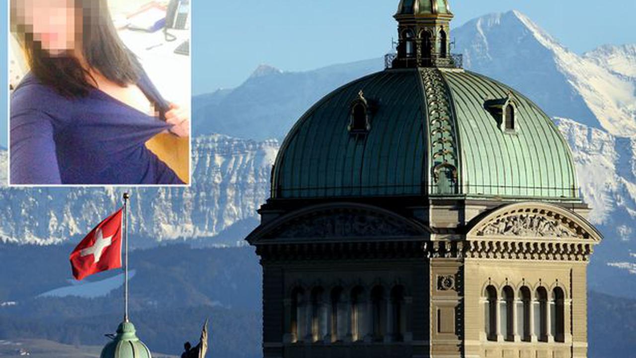Wanita Ini Nekat Selfie Bugil di Kantor Parlemen Swiss