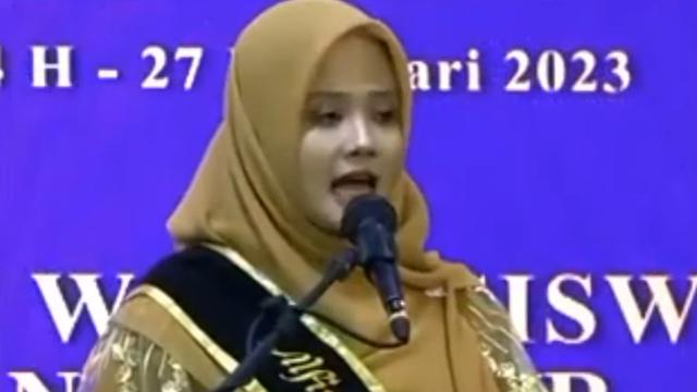 Ning Chasna, calon istri Gus Sunny yang merupakan putra guru Gus Iqdam (SS: YT Noerdays Media)