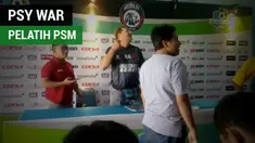 Berita video Pelatih PSM Makassar, Robert Rene Alberts, melakukan psy war yang menghibur jelang laga timnya melawan Arema FC dalam lanjutan Liga 1 2017 di Stadion Kanjuruhan, Rabu (30/8/2017).